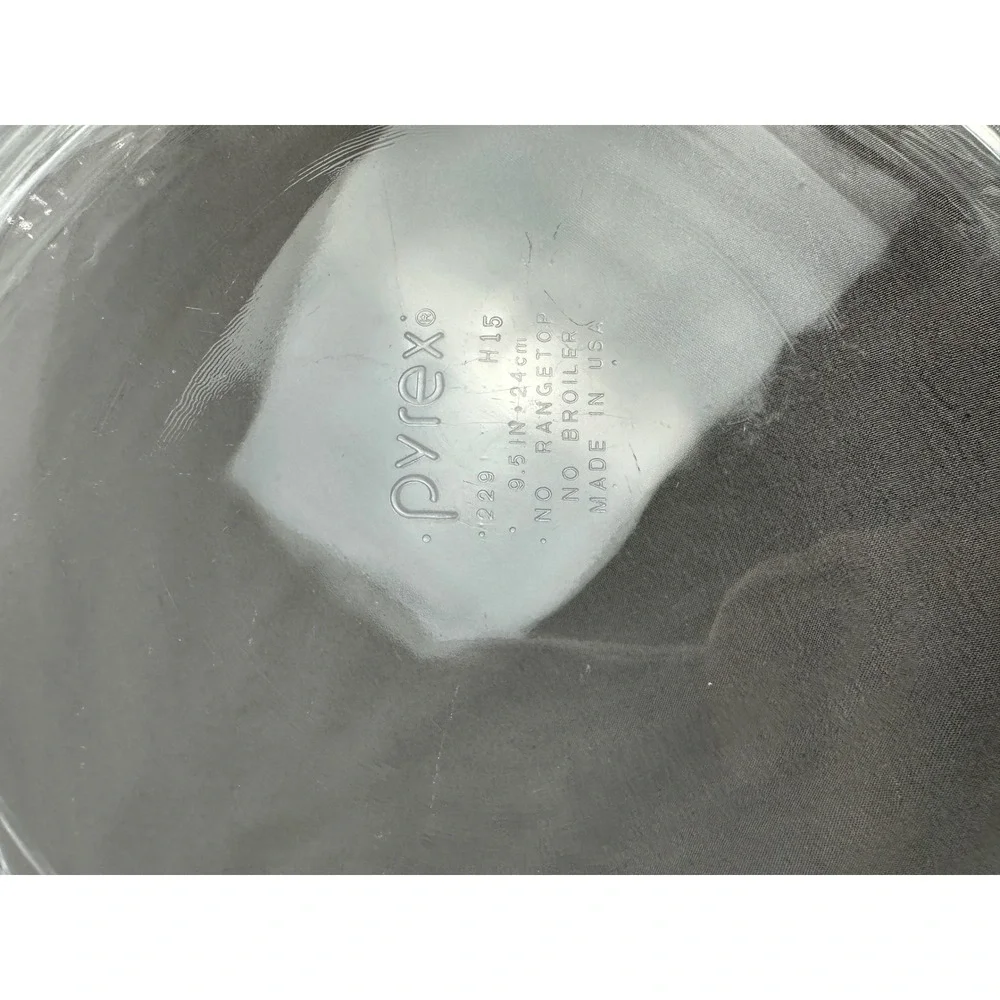 Vintage Pyrex #229 H15 9.5